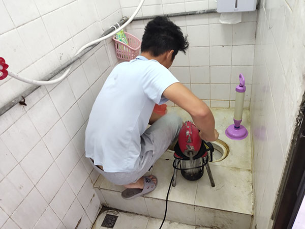 庆安肥皂掉到马桶里把马桶堵住了怎么办？马桶堵住了怎么办