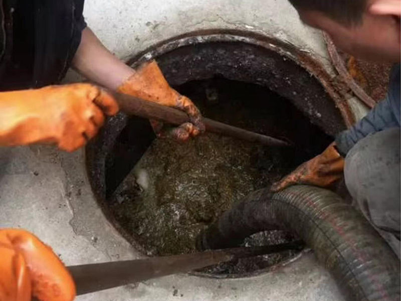 庆安清理化粪池时如何避免沼气的危害?